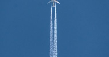 plane doing contrail show