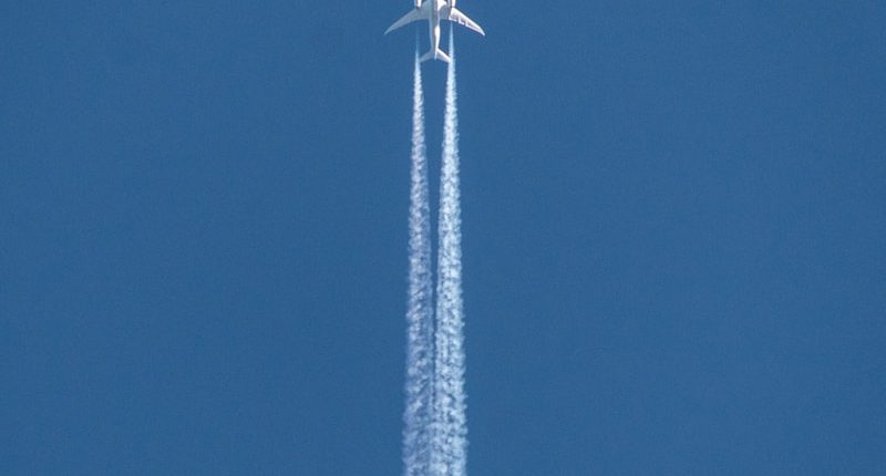 plane doing contrail show